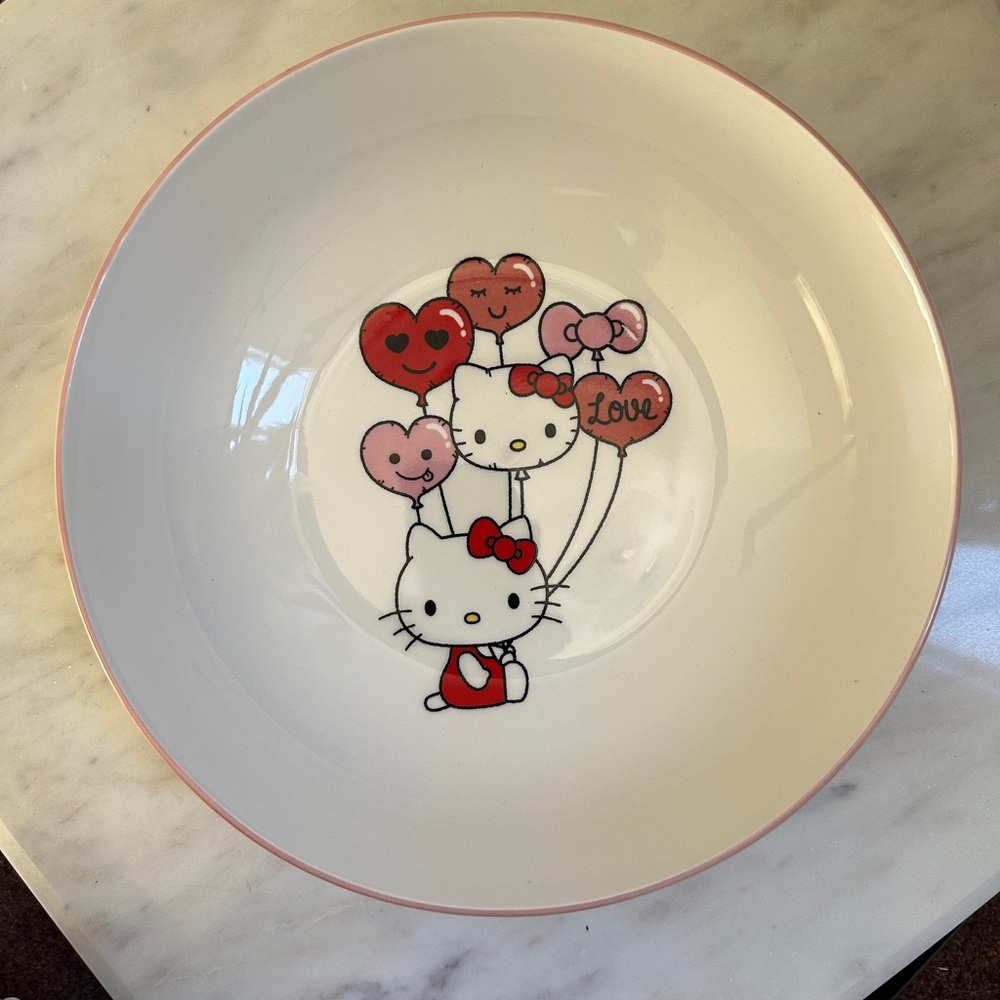 Sanrio Hello Kitty Balloons Dinner Bowl. 30 ounces.